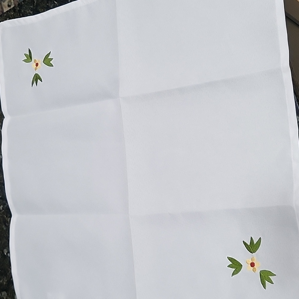 NIB Temptations Green Yellow Floral Kitchen Dish Towel 18 X 18” White